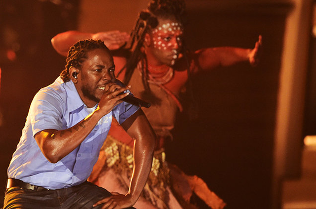 Kendrick Lamar se apresenta no Grammy