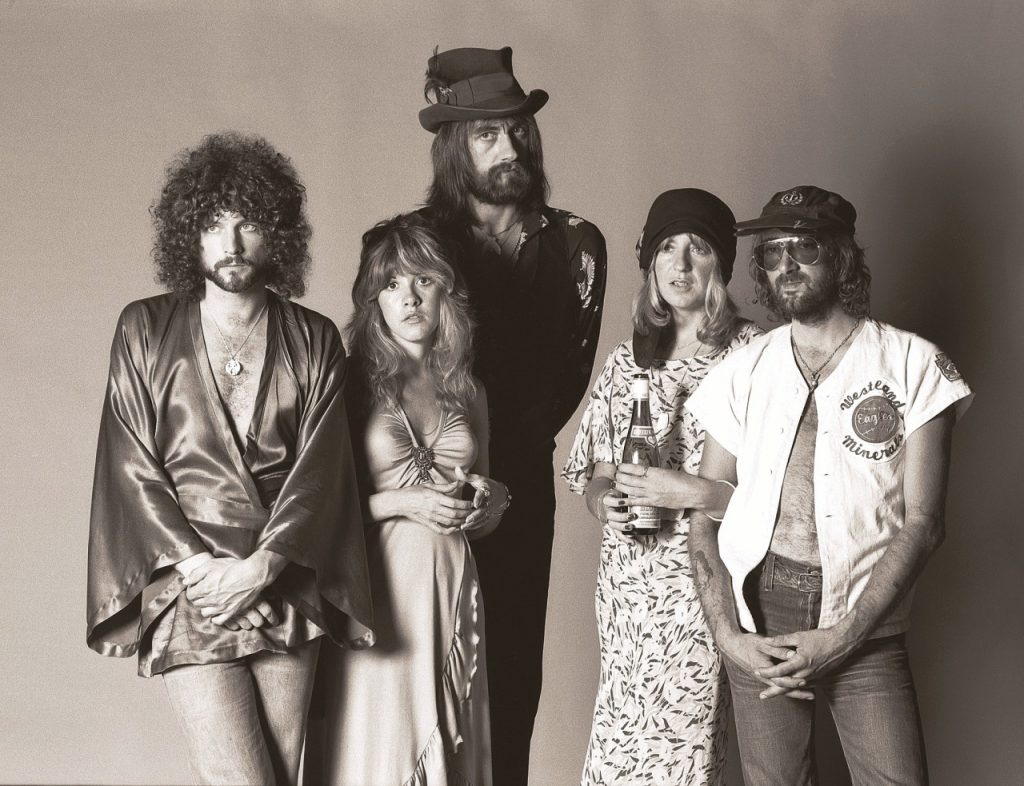 Da esquerda para a direita: Lindsey Buckingham, Stevie Nicks, Mick Fleetwood, Christine e John Mcvie. Migos (Foto: Herbert W. Worthington)