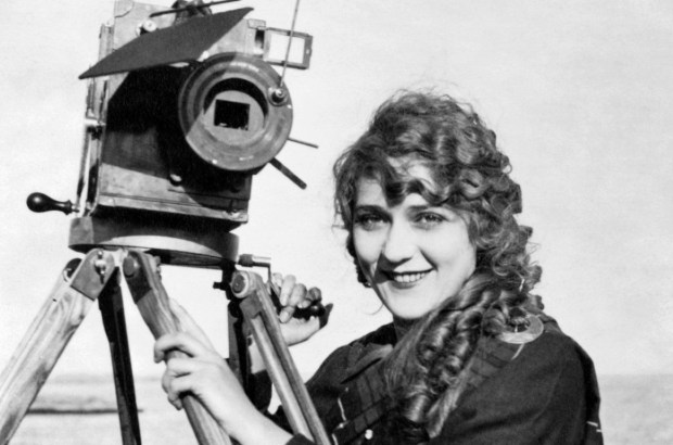 A primeira mulher cineasta foi a francesa Alice Guy Blaché, inventora da narrativa ficcional no cinema 