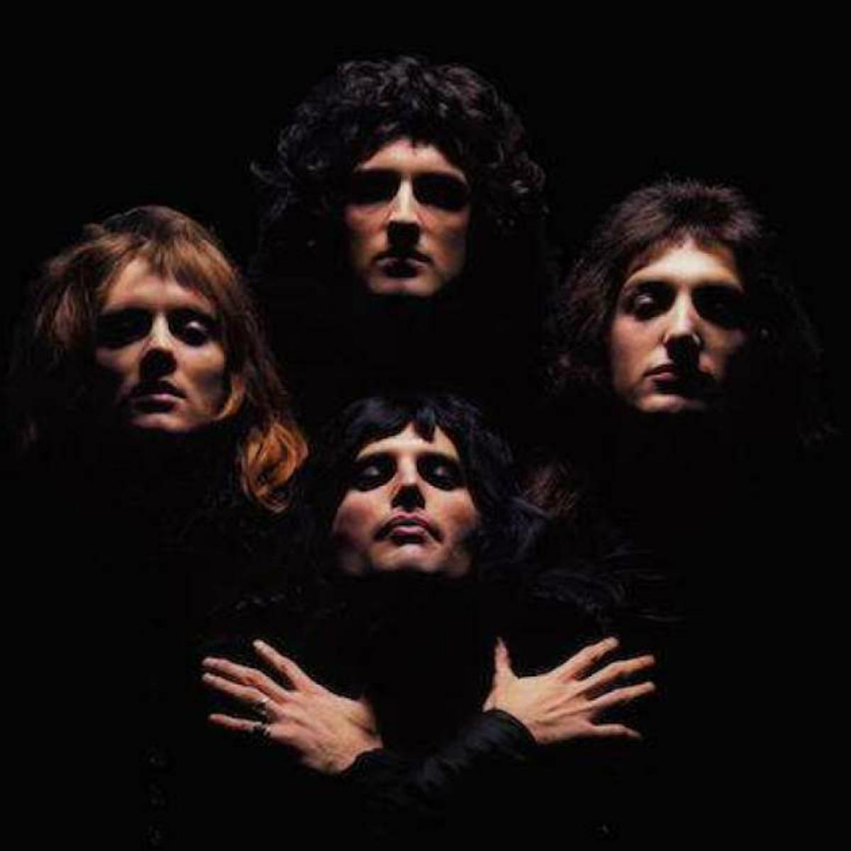A imagem, retirada do clipe de Bohemian Rhapsody, possui um fundo totalmente preto. Com roupas também pretas vemos iluminados apenas os rostos dos integrantes. Da esquerda para a direita se encontram Roger Taylor, Brian May e John Deacon, a frente deles está Freddie Mercury com os braços cruzados no formato de x em direção aos ombros.