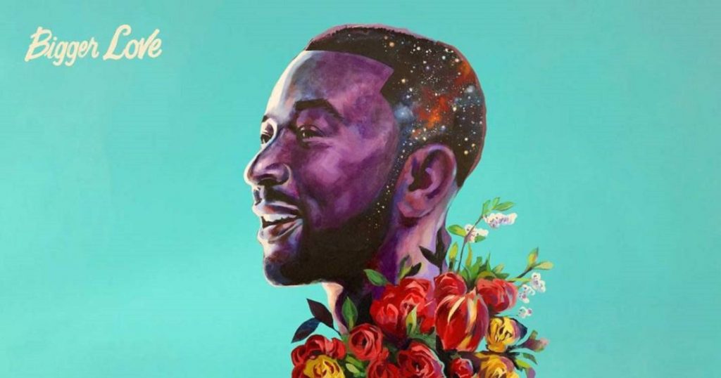 A imagem mostra John Legend de perfil. O fundo da imagem é azul e Legend está desenhado em tons de roxo com flores vermelhas e amarelas em volta do seu pescoço. No canto superior esquerdo aparece o nome do álbum: Bigger Love.