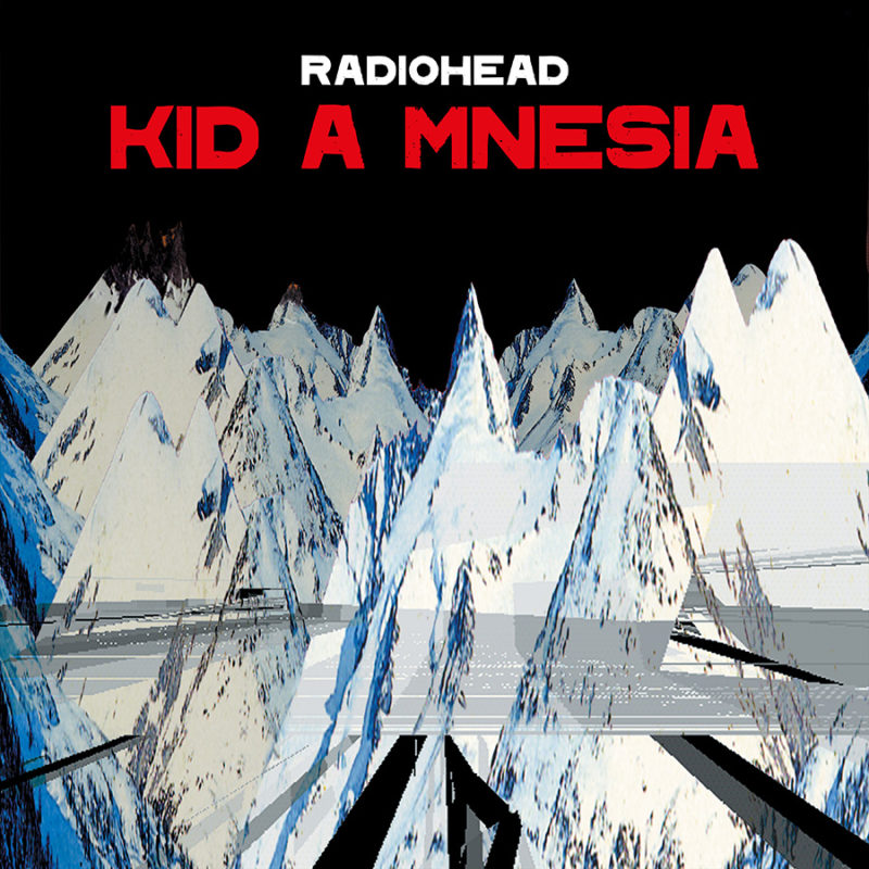 Capa do disco KID A MNESIAC, do Radiohead. Na ilustração, existem diversas montanhas de cor branca, com um fundo preto. Acima está escrito Radiohead em fonte de cor branca e embaixo kid a mnesiac em fonte de cor branca.