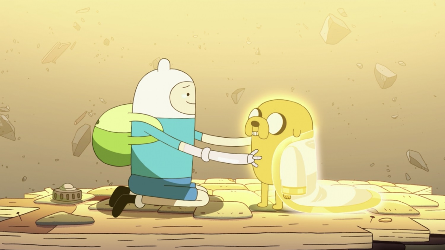 Cena da minissérie Adventure Time: Distant Lands. A imagem mostra as personagens Finn e Jake. O fundo é dourado e pode-se ver pedras flutuando. Eles estão em cima de um pedaço de chão que também está flutuando. Eles estão de lado. Finn é um menino branco que veste um chapéu branco com orelhinhas, uma camiseta azul, um shorts azul, sapato preto e mochila verde. Jake é um cachorro amarelo. Ele usa um casaco dourado. Finn está com as mãos nos ombros de Jake.