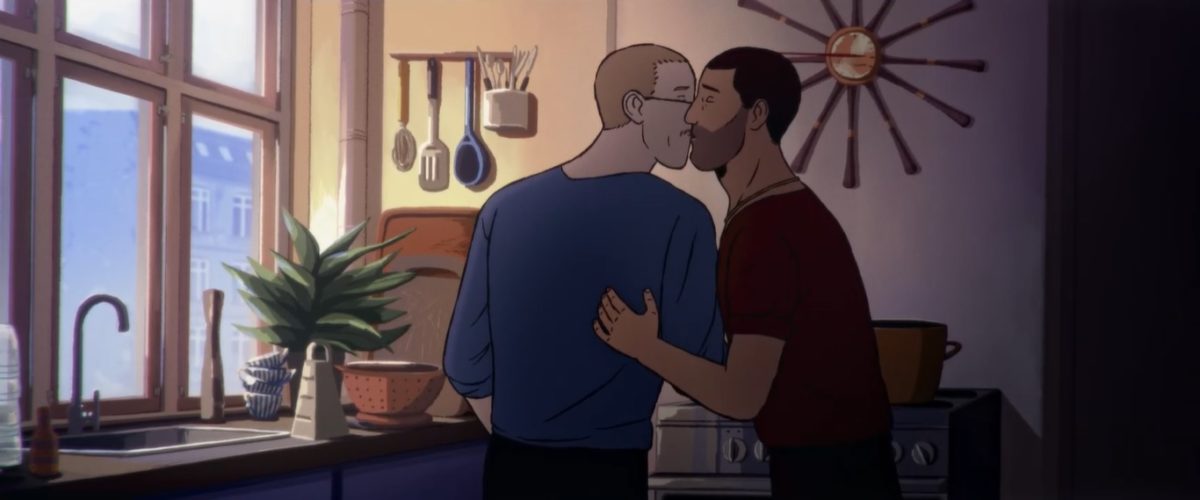 Cena do filme Flee. A imagem é uma ilustração e mostra um casal se beijando numa cozinha. O primeiro é Kasper, que está à esquerda, usa óculos e veste uma blusa azul. O segundo homem é Amin, que está à direita, tem barba, veste uma blusa vinho e segura Kasper com o braço esquerdo.