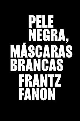 Capa do Livro “Pele Negra Máscaras Brancas” de Frantz Fanon. O fundo da capa é completamente preta, em letras brancas e maiúsculas, centralizadas está escrito o título do livro e o nome do autor