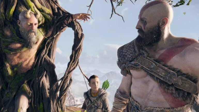  Tem três pessoas na imagem. Na esquerda, preso dentro de uma árvore está Mimir, ele está sem roupas e está fundido com o tronco. No meio da imagem está Atreus, com sua camiseta de manga comprida e o colete de peles. Na direita está Kratos. Kratos e Mimir se encaram. O fundo da imagem é o céu azul. 