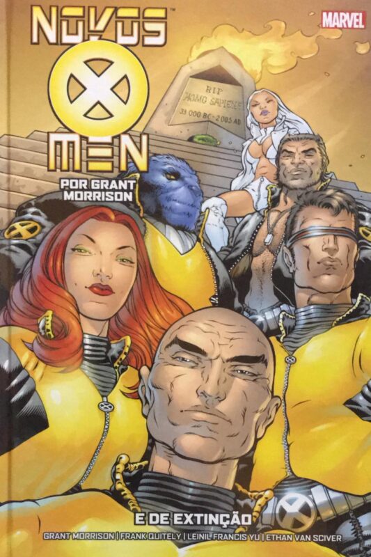 capa do livro X-Men - E  de Extinção, de Grant Morrison. A capa apresenta os heróis Professor Xavier, um homem branco e careca, Jean Grey, uma mulher ruiva e branca, Cyclope, um homem branco com óculos vermelhos, Wolverine, um homem branco de cabelos castanhos, Fera, um homem azulado e Tempestade, uma mulher negra de cabelos brancos. Atrás dos heróis, é possível ver uma cova com o seguinte escrito “RIP Homo Sapiens 33.000 BC - 2005 AD”. Eles estão trajados com um uniforme amarelo e preto.  Além disso, na capa há o título da história “Novos X-Men - E de Extinção” em cores douradas no canto superior esquerdo. No canto superior direito, há o logo da empresa Marvel Studios, nas cores vermelha e branca.  Na parte inferior central da capa, há os nomes dos autores da HQ. Grant Morrison, Frank Quitely, Leinil Francis Yu, Ethan Van Sciver nesta ordem com a fonte branca.