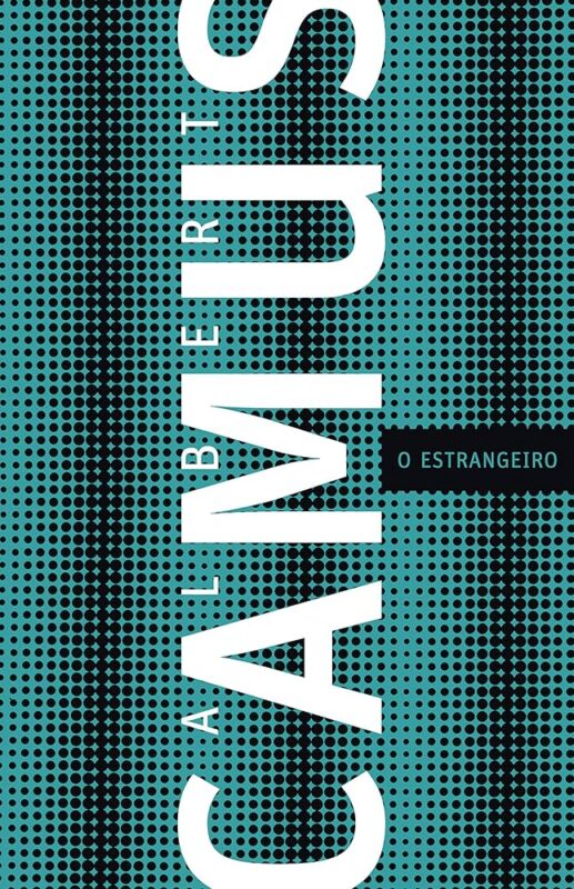 Capa do Livro O Estrangeiro de Albert Camus. A capa é verde água, como três linhas pretas verticais compostas por pequenos círculos pretos. O nome do autor aparece centralizado na vertical, enquanto o nome do livro aparece em um retângulo negro na margem direita da capa.