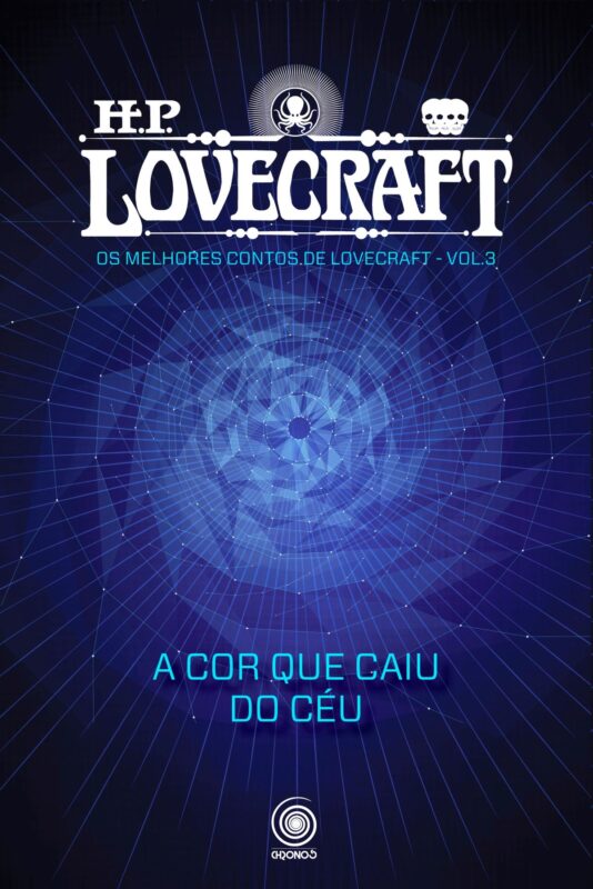 Capa do livro A Cor Que Caiu do Céu de H.P. Lovecraft. A capa é azul escura, na parte superior dela está o nome do autor, H.P. Lovecraft, estilizado e decorado com três caveiras no canto esquerdo e um polvo sobre a letra “c”. No centro da capa há um pequeno círculo, representando a boca de um poço vista de seu fundo. Na parte inferior da capa está escrito “A Cor Que Caiu do Céu” 