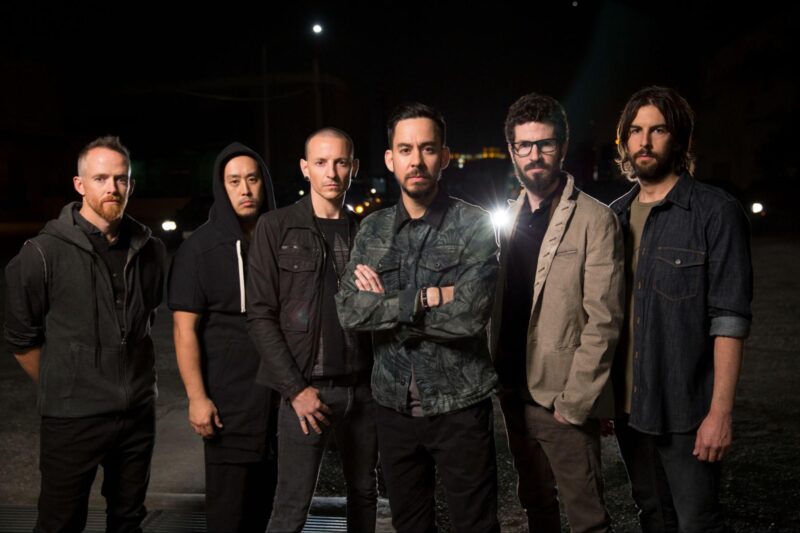 Foto para o álbum. Na imagem, os seis integrantes da banda Linkin Park estão enfileirados, um ao lado do outro, olhando para a câmera com cara de sérios. O cenário de fundo são algumas luzes comuns da cidade, fracas, e o céu escuro. Da esquerda para a direita: Dave Phoenix é um homem branco e ruivo, de cabelo com penteado moicano e barba. Está vestindo uma calça jeans preta, uma camisa preta de cola e por cima uma jaqueta cinza escuro com capuz fechada por zíper até a metade. Ele está com as mãos para trás. Joe Hahn é um homem amarelo e está vestindo uma calça preta, um casaco de moletom de mangas curtas preto com capuz, que encobre toda sua cabeça. Sua mão direita é a única visível e está ao lado de seu corpo. Chester Bennington é um homem branco, careca, e usa um alargador preto na orelha direita. Ele veste uma calça jeans cinza quase preta, uma camiseta preta e uma jaqueta preta aberta com bolsos. Sua mão direita está apoiada no bolso de sua calça. Mike Shinoda é um homem branco de ascendência japonesa, de cabelo curto e barba castanhos. Ele veste uma calça preta, uma camisa de gola e por cima uma jaqueta fechada com bolsos e estampa de folhagens. Seus braços estão cruzados na frente do corpo e em seu pulso direito há duas pulseiras pretas. Brad Delson é um homem branco, de cabelo cacheado e barba castanhos, e usa um óculos preto quadrado. Ele veste uma calça marrom, uma camisa preta de gola e por cima um blazer marrom claro. Suas mãos estão dentro do bolso da calça. Rob Bourdon é um homem branco, de cabelos médios e barba castanhos. Ele veste uma calça preta, uma camiseta marrom claro e uma camisa jeans de mangas dobradas por cima, desabotoada. Sua mão esquerda está ao lado de seu corpo.