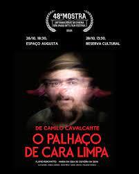 Poster do filme O Palhaço de Cara Limpa. Na imagem há um homem com nariz vermelho de palhaço e chapéu preto. A imagem é borrada e tem fundo preto. 