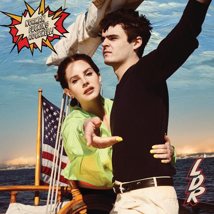 Na imagem da capa do álbum 'Norman Fucking Rockwell!', vemos a cantora Lana Del Rey ao lado de Duke Nicholson. Ambos estão em um barco com o mar e o céu azul ao fundo. Lana veste uma blusa verde neon e estende a mão para frente, com uma expressão esperançosa olhando para a frente. Duke, vestido com uma camisa preta e calças brancas, está ligeiramente à frente, estendendo o braço em direção ao horizonte, como se estivesse apontando algo à distância. Atrás deles, uma bandeira americana está parcialmente visível, flamulando no vento. Ao fundo, também é possível ver uma cidade em chamas, provavelmente Los Angeles. O título do álbum está posicionado no canto superior esquerdo em um estilo que lembra uma explosão de quadrinhos, e as iniciais 'LDR' (Lana Del Rey) estão no canto inferior direito, em um estilo semelhante.