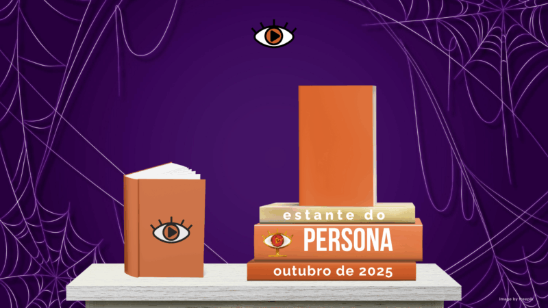 Na ilustração, em um fundo roxo com teias de aranha, há uma prateleira branca com 5 livros em tons de laranja. Da esquerda para a direita, há um livro na vertical, em pé, com um olho vermelho, com um play dentro da íris, estampado. O livro está entreaberto. No topo da imagem, no centro, há o mesmo olho. Na direita, há 4 livros, três deitados e um em pé, apoiado nos que estão na horizontal. De baix para cima, está escrito na lombada do primeiro "outubro de 2025", do segundo "persona" com um troféu do símbolo do olho em dourado no canto esquerdo e no último "estante do". O livro na vertical possui capa laranja e nada escrito na capa.