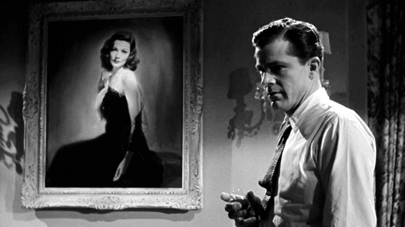Cena de Laura. O filme é em preto e branco. O cenário é o interior de uma casa. À direita está o detetive McPherson em primeiro plano, ele está com uma camiseta branca com gravata. Seu olhar está vago e seu rosto demonstra certa perturbação, ele segura em sua mão direita um copo com alguma bebida. Em segundo plano está o quadro de Laura, que aparenta olhar diretamente para McPherson, que está de costas para a pintura.