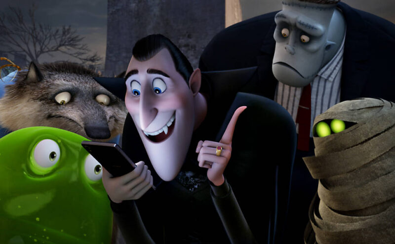 É nesse ponto que reside a importância cultural de Hotel Transilvânia 2: ele mostra como a animação comercial pode ser mais do que mero entretenimento descartável. O longa captura ansiedades sociais sobre identidade, gerações e convivência, transformando-as em narrativas acessíveis a diferentes públicos. Ao mesmo tempo, reforça a ideia de que regressões, preconceitos e intolerâncias não são problemas resolvidos de uma vez por todas, pelo contrário, eles retornam, exigindo enfrentamento constante. Drácula, como metáfora, nos lembra que os monstros que mais assombram a vida em sociedade não estão nos contos de terror, mas nos medos que temos de aceitar a mudança.