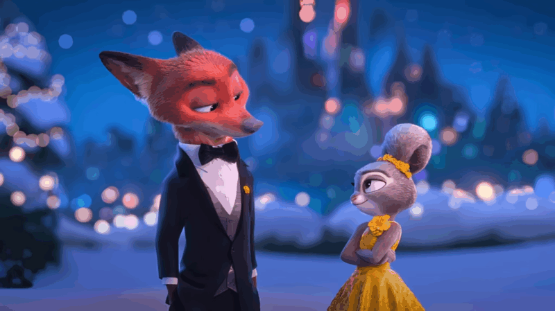 Cena de Zootopia 2. A cena mostra Nick Wilde e Judy Hopps em um ambiente noturno elegante, vestidos formalmente e voltados um para o outro em um plano médio que destaca sua interação. Nick, em um terno preto e com seu olhar charmoso e irônico, contrasta com Judy, que usa um vestido amarelo vibrante e exibe uma expressão atenta e confiante. O fundo desfocado com luzes festivas e neve cria uma atmosfera romântica e acolhedora. A arte digital, com estilo próximo ao da animação 3D da Disney, apresenta cores vibrantes, texturas cuidadosas e iluminação suave, reforçando o clima íntimo e celebrativo do momento.