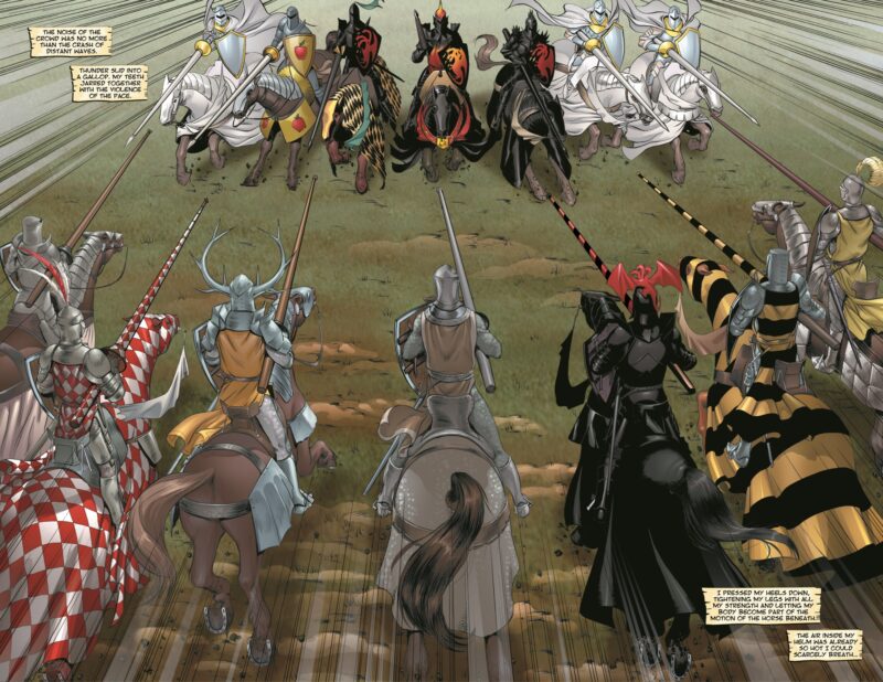 Página dupla da HQ O Cavaleiro Andante, adaptação em quadrinhos da obra de George R.R. Martin. Na imagem, uma grande cena de torneio medieval é retratada em perspectiva panorâmica, com dois grupos de cavaleiros armados se aproximando um do outro em campo aberto, Caixas de texto em inglês no canto superior esquerdo narram a ação em primeira pessoa, descrevendo o galope e o impacto físico da corrida. No grupo ao fundo, que avança de frente para o leitor, destacam-se cavaleiros com armaduras e mantos coloridos: um com escudo vermelho com maçã dourada, outro com manto xadrez em amarelo e preto, e um terceiro com armadura negra e ornamentos em laranja e vermelho, montado em um cavalo escuro. No grupo em primeiro plano, visto de costas, os cavaleiros também exibem armaduras elaboradas: à esquerda, um cavaleiro com manto e proteção xadrez em vermelho e branco; ao centro, um com elmo encimado por chifres de cervo e manto amarelo-ocre; à direita, um cavaleiro em armadura preta com detalhes em vermelho, e outro com vestes em listras pretas e douradas. Caixas de texto no canto inferior direito continuam a narração em primeira pessoa, descrevendo a tensão física do combate e o calor sufocante dentro do elmo.